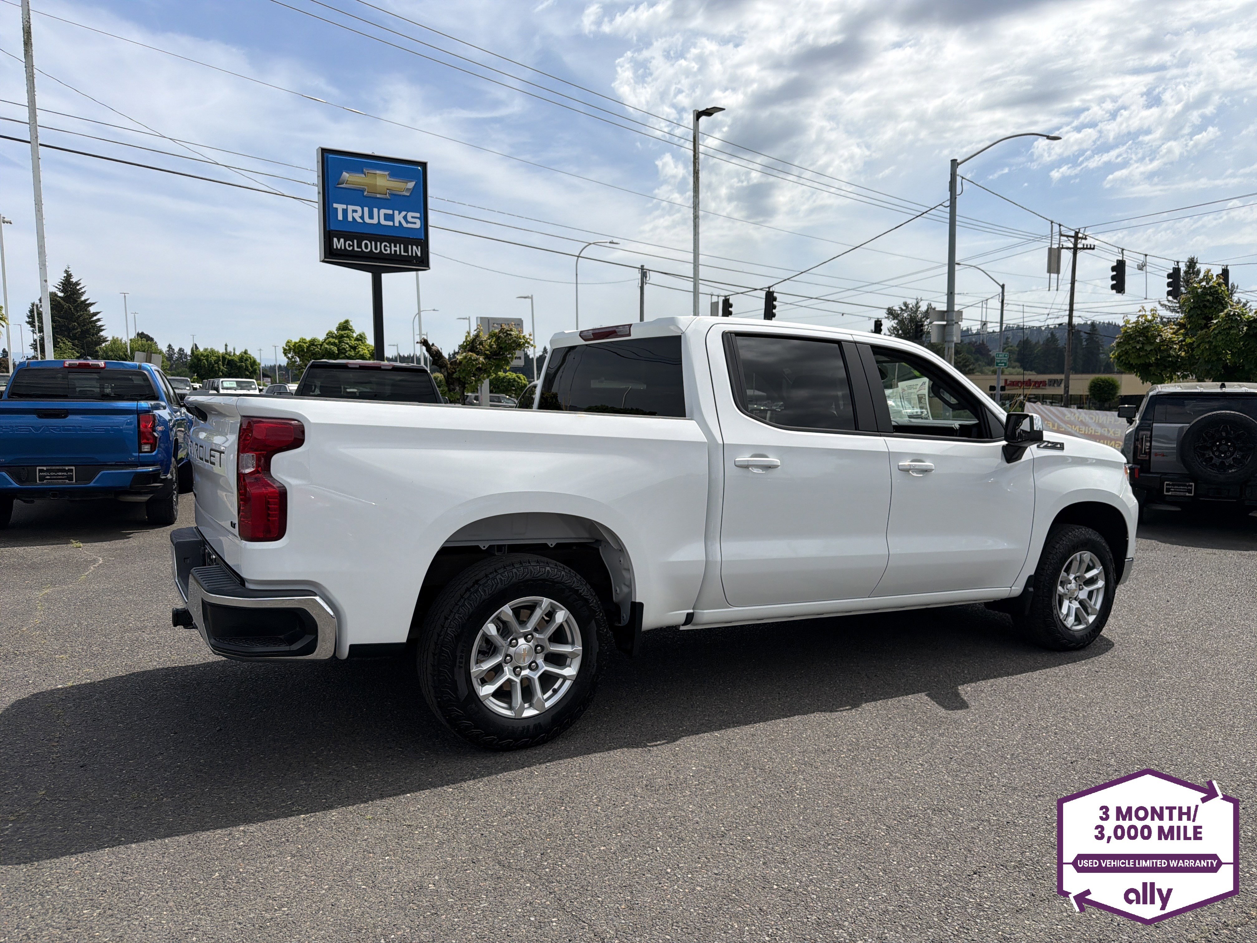 Used 2023 Chevrolet Silverado 1500 LT w/ Z71 Off-Road Package AWD/4WD image 6