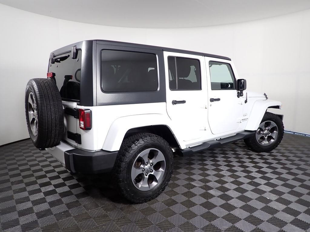 Used 2016 Jeep Wrangler Unlimited Sahara w/ Connectivity Group AWD/4WD image 17