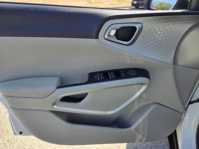 Used 2025 Kia Soul LX w/ LX Technology Package image 17