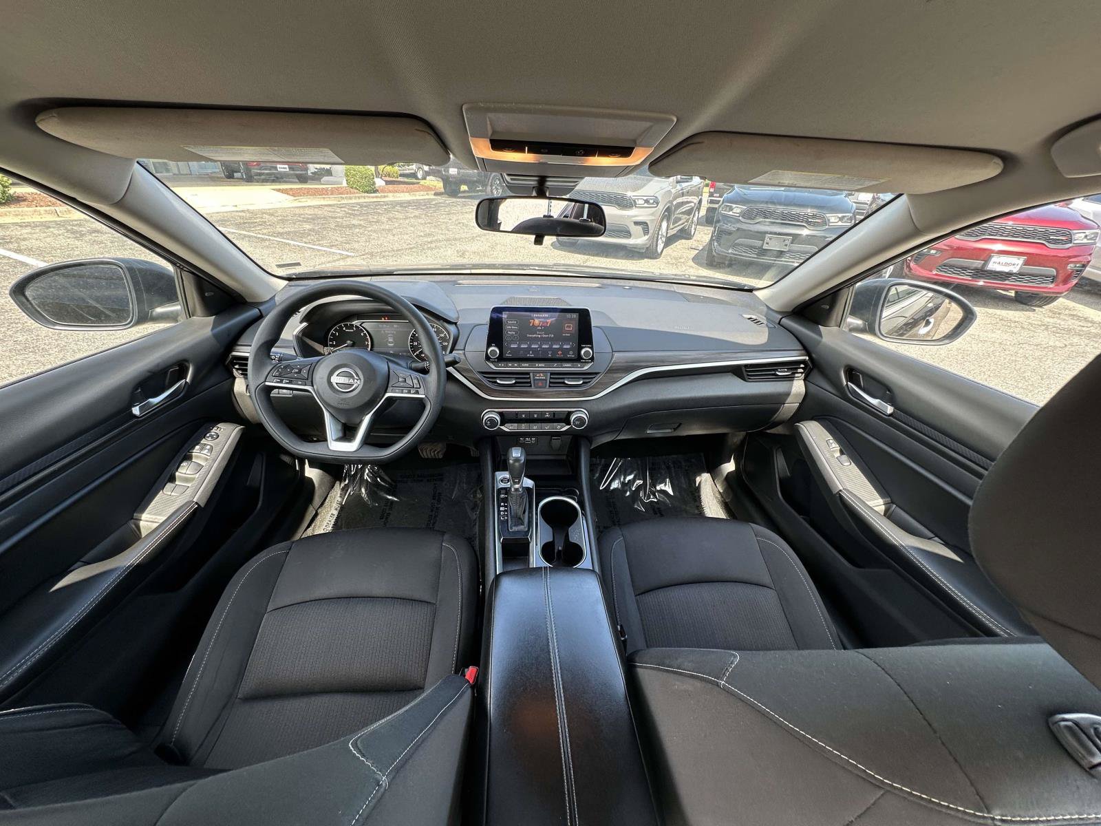 Used 2024 Nissan Altima 2.5 SV FWD image 7