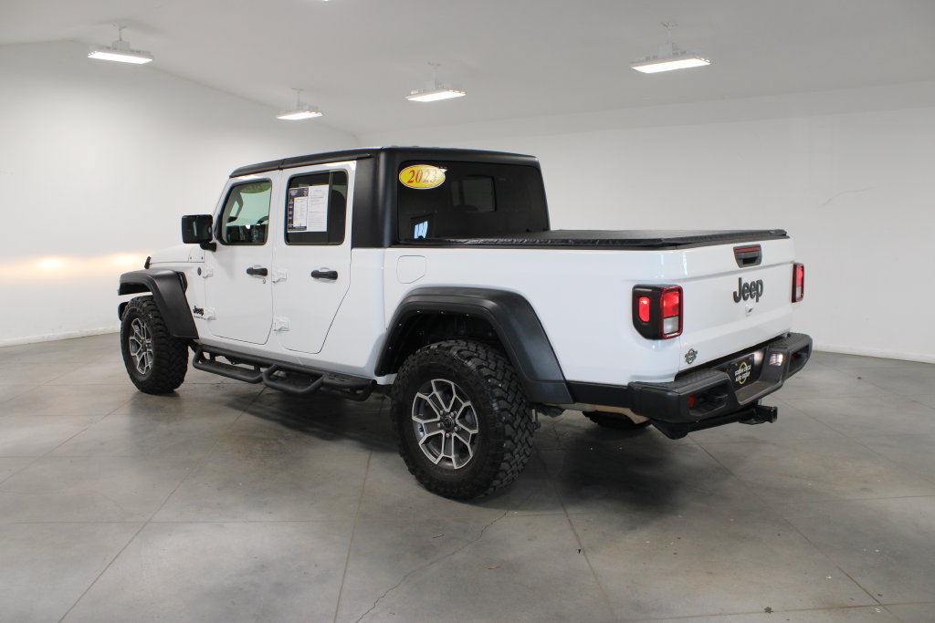 Used 2023 Jeep Gladiator Sport AWD/4WD image 7