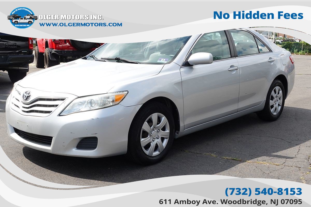 Used 2011 Toyota Camry LE FWD image 1