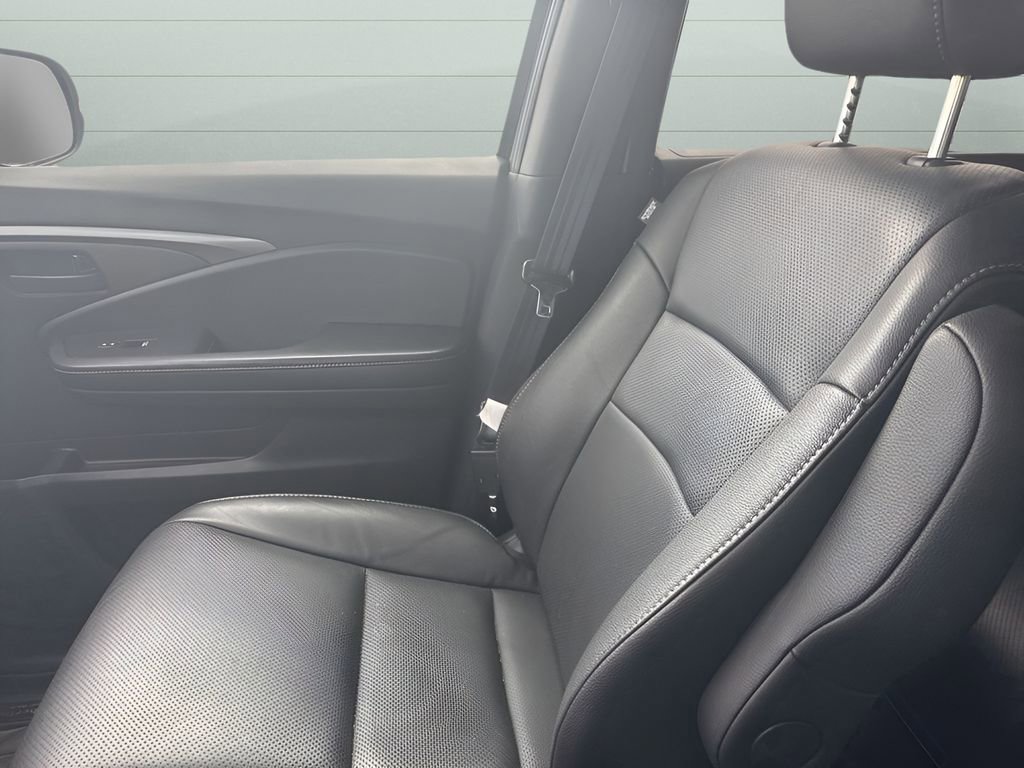 Used 2023 Honda Passport EX-L image 11