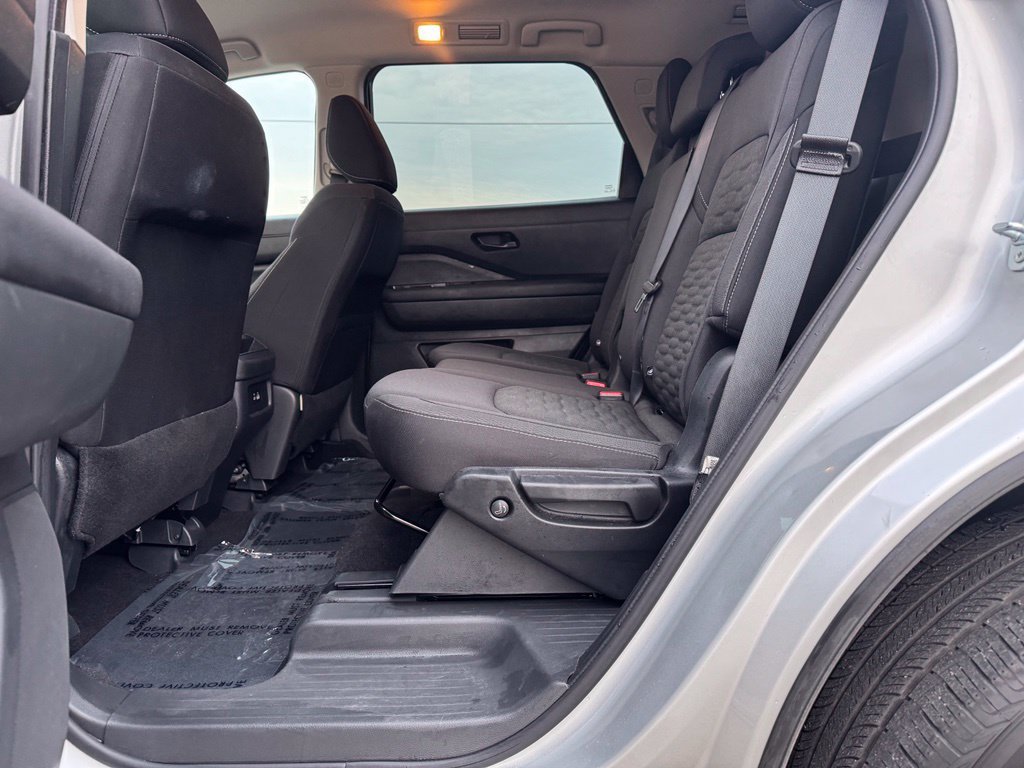 Used 2025 Nissan Pathfinder S AWD/4WD image 8