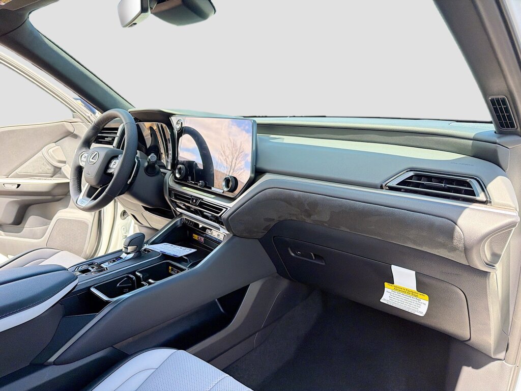 New 2026 Lexus TX 500h AWD image 5