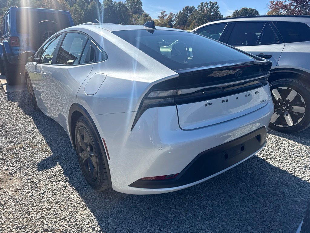 Used 2026 Toyota Prius Plug-In Hybrid FWD image 4