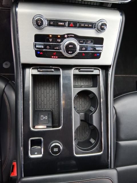 Used 2023 Lincoln Aviator AWD w/ Class IV Trailer Tow Package image 16