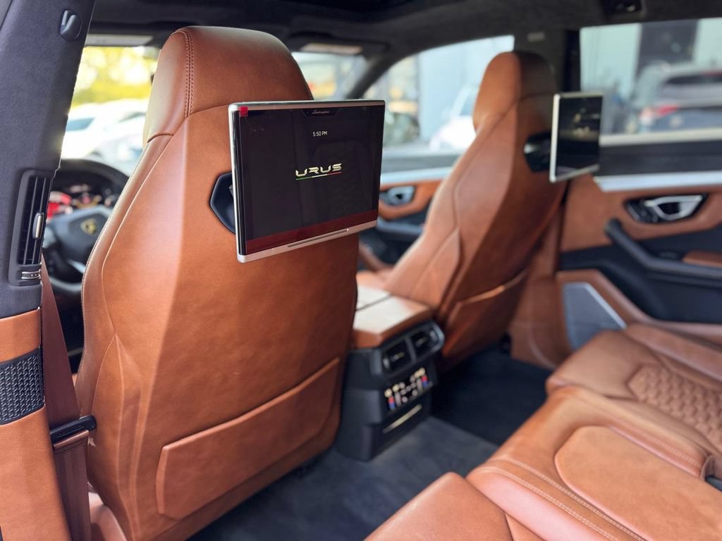 Used 2019 Lamborghini Urus AWD/4WD image 25