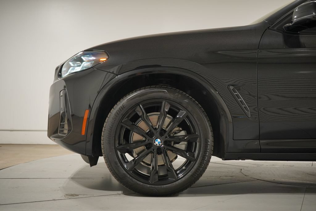 Used 2024 BMW X4 xDrive30i w/ M Sport Package AWD/4WD image 2