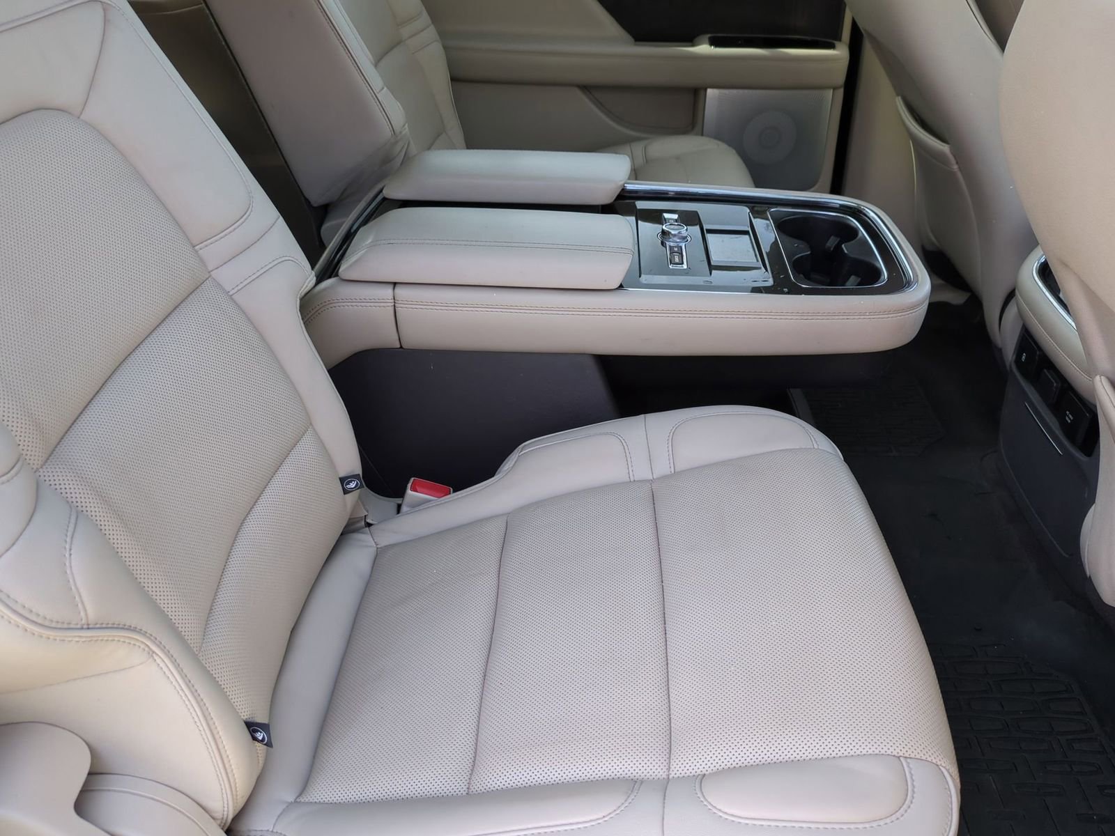 Used 2018 Lincoln Navigator L Reserve w/ Technology Package image 26