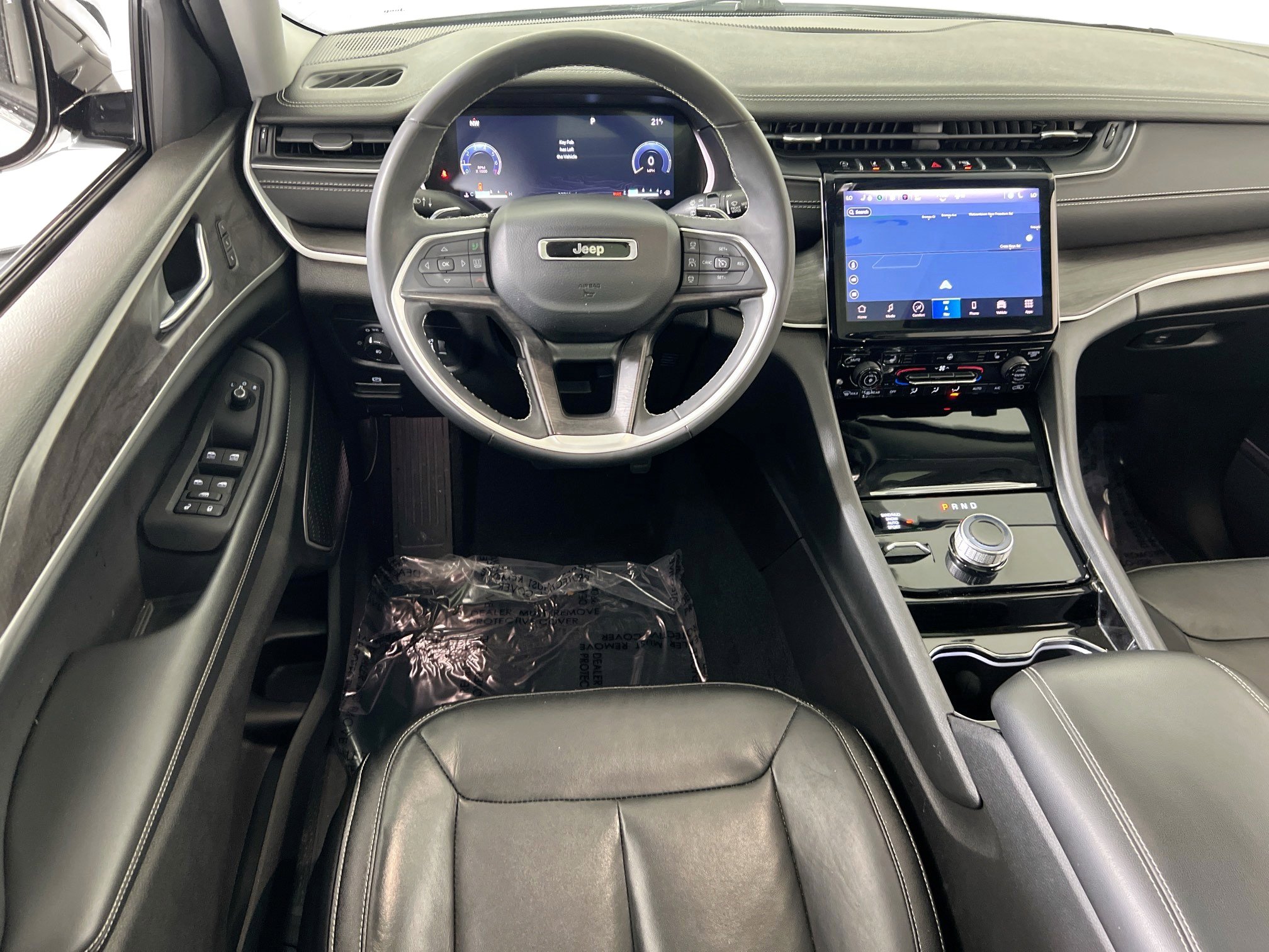 Used 2023 Jeep Grand Cherokee Limited w/ Black Appearance Package AWD/4WD image 23