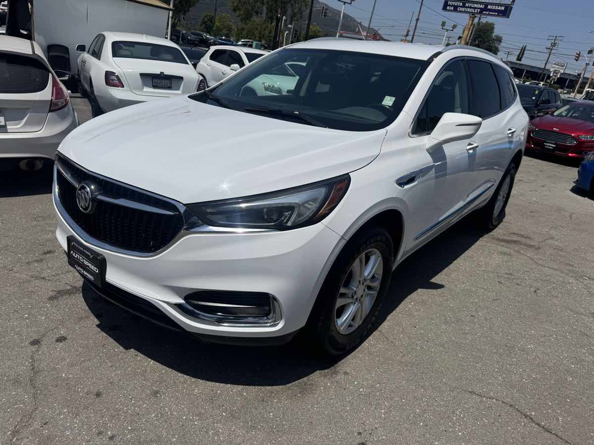 Used 2018 Buick Enclave Essence image 3