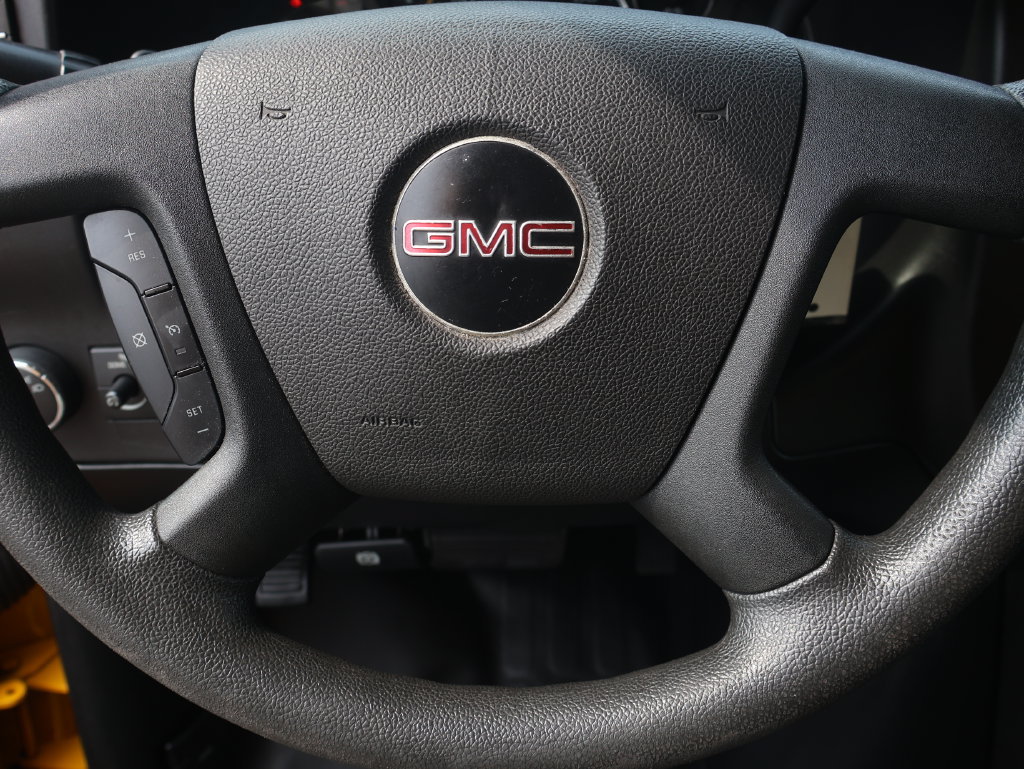 Used 2021 GMC Savana 3500 Extended w/ Power Convenience Package RWD image 16