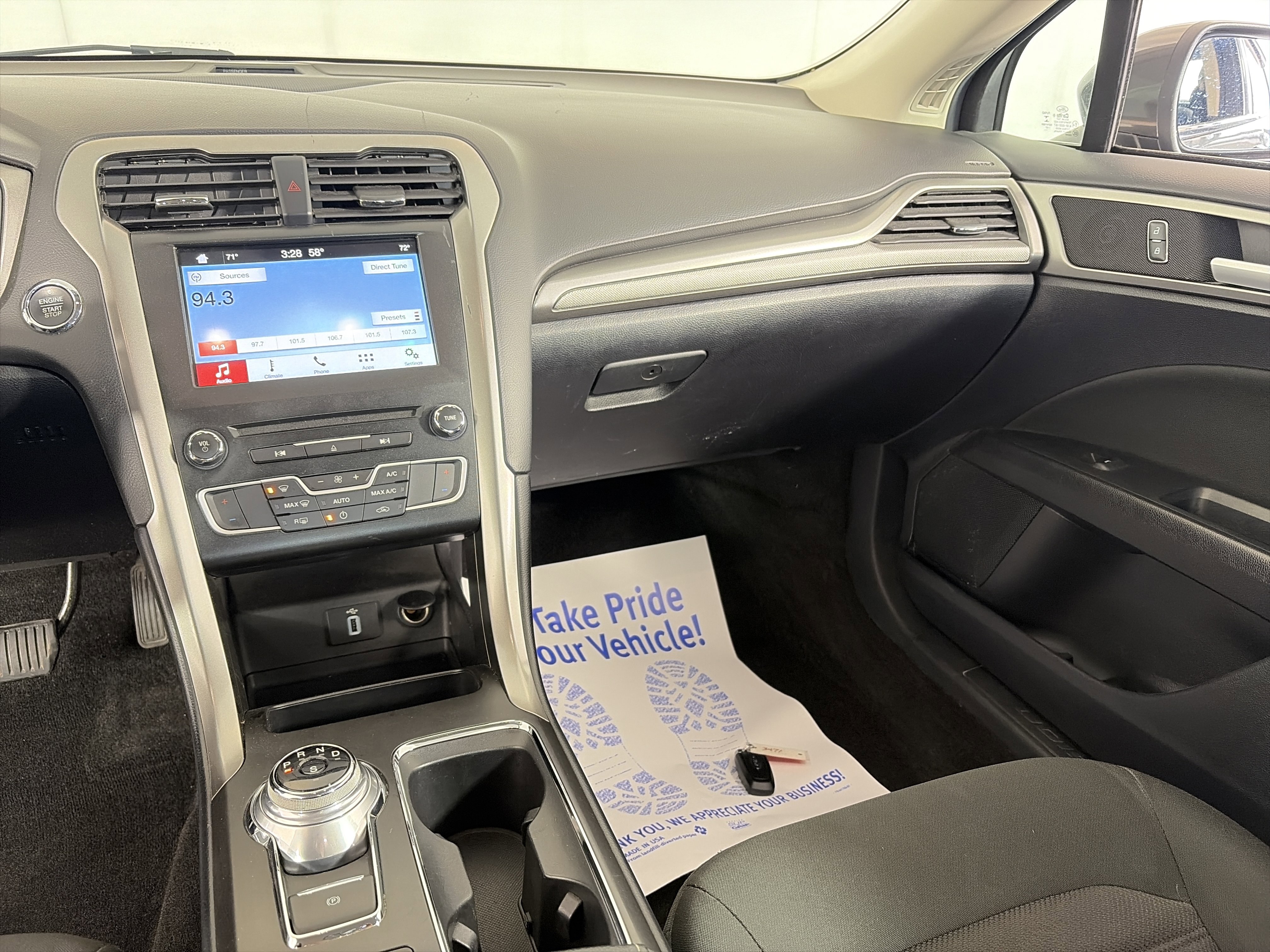 Used 2018 Ford Fusion SE w/ Fusion SE Technology Package FWD image 4