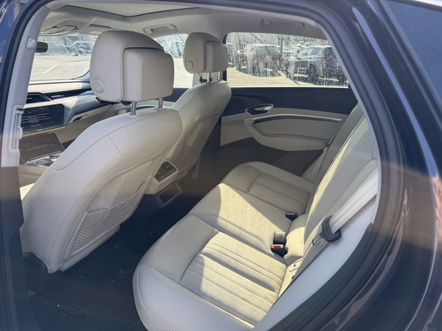 Used 2022 Audi e-tron Premium Plus w/ Premium Plus Package image 5