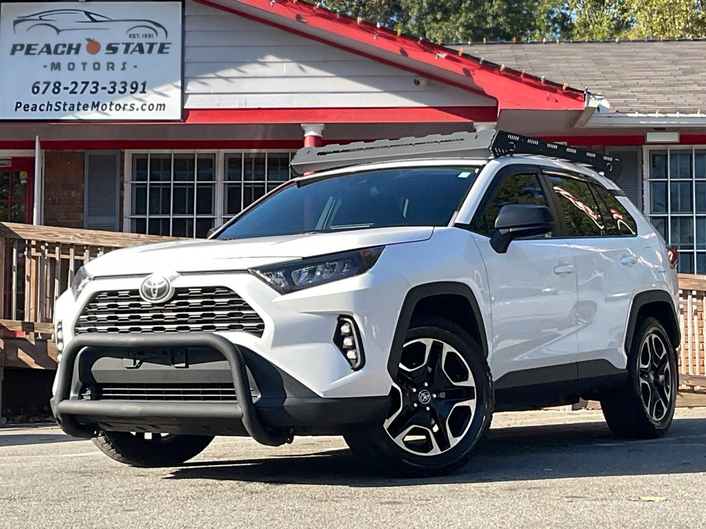 Used 2020 Toyota RAV4 LE image 1