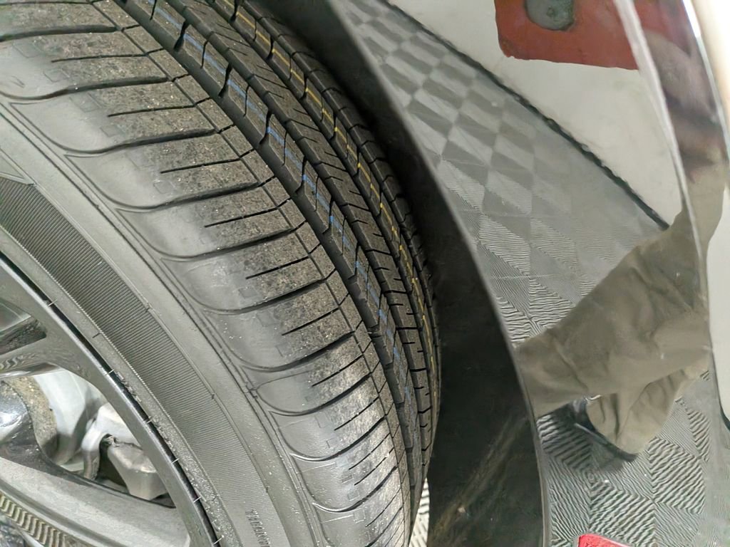 Used 2023 Buick Envision Essence w/ Sport Touring Package image 17