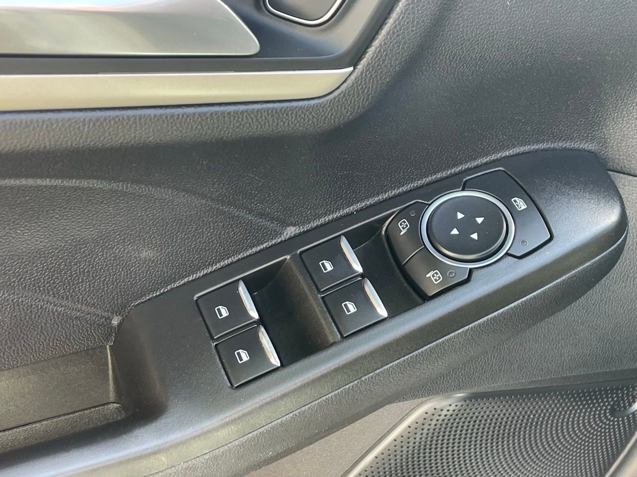 Used 2021 Ford Escape SE image 6