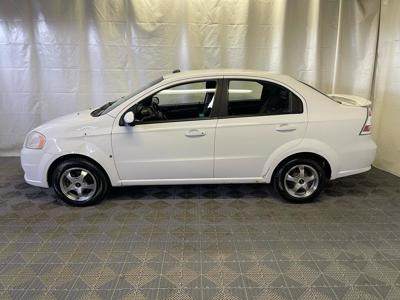 Used 2009 Chevrolet Aveo LT w/ Power and Convenience Package image 5