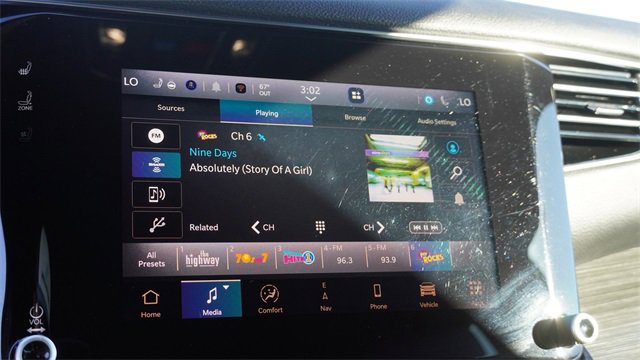 Used 2023 Jeep Wagoneer L Series III w/ Preferred Equipment Group image 24