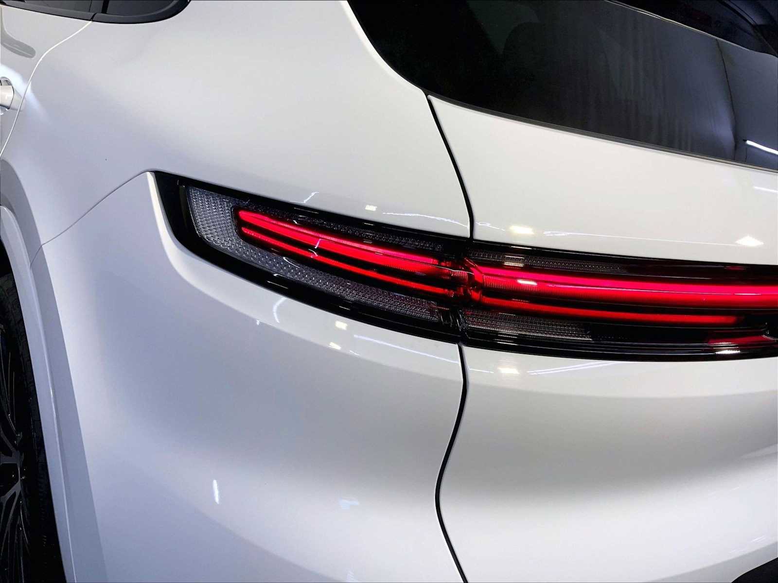 Certified 2025 Porsche Cayenne image 30