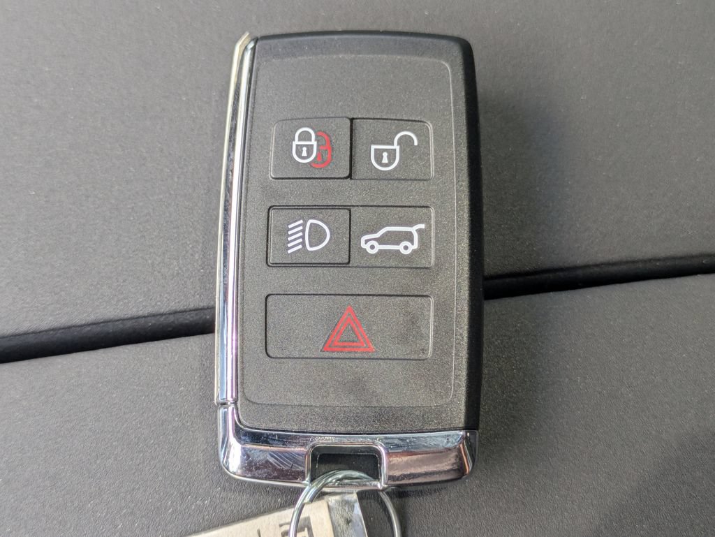 Certified 2025 Land Rover Range Rover Velar S AWD/4WD image 30