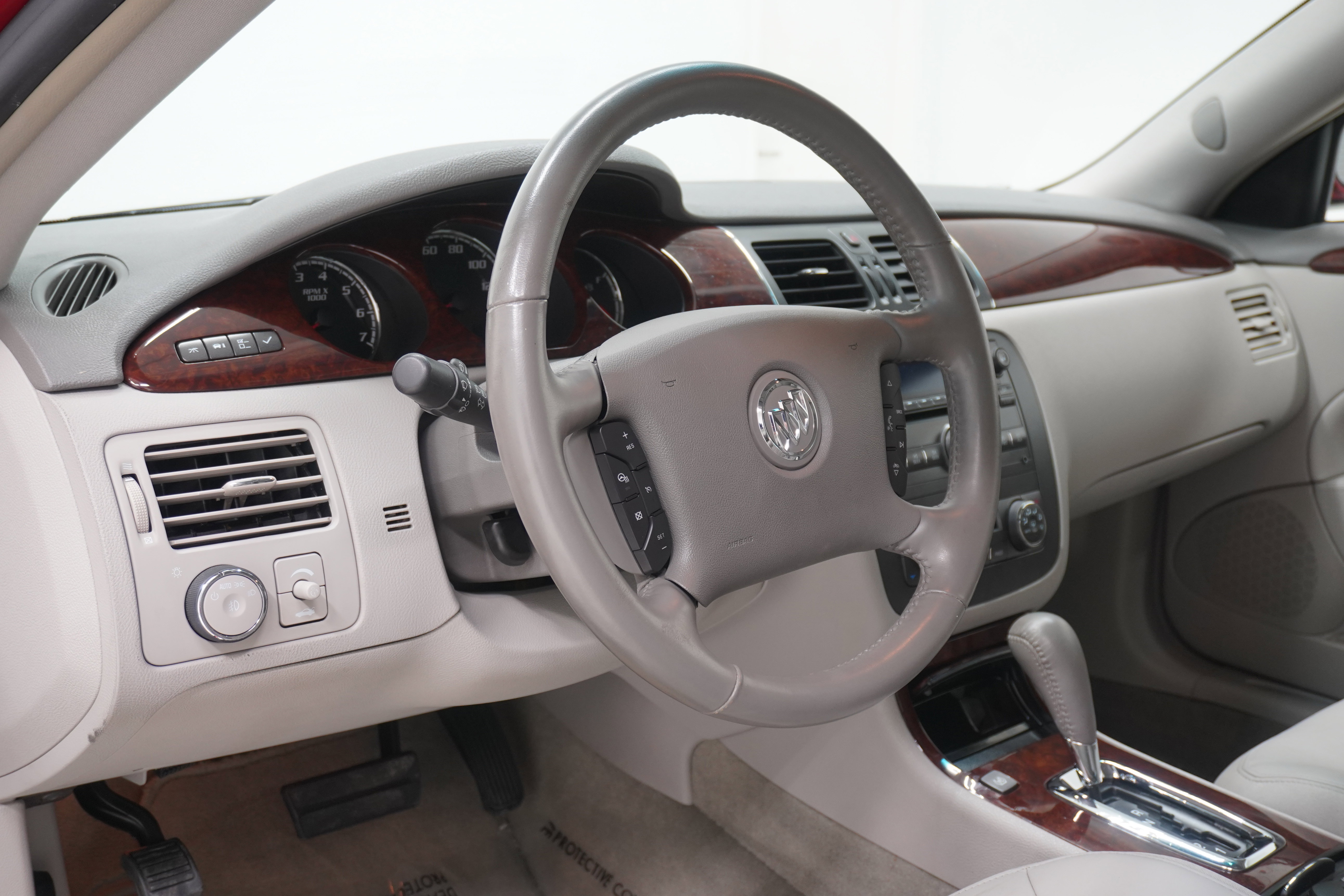 Used 2011 Buick Lucerne CXL w/ Driver Confidence Package FWD image 10