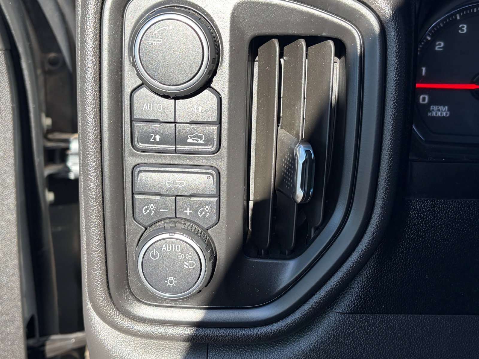 Used 2019 Chevrolet Silverado 1500 Custom w/ Custom Value Package image 18