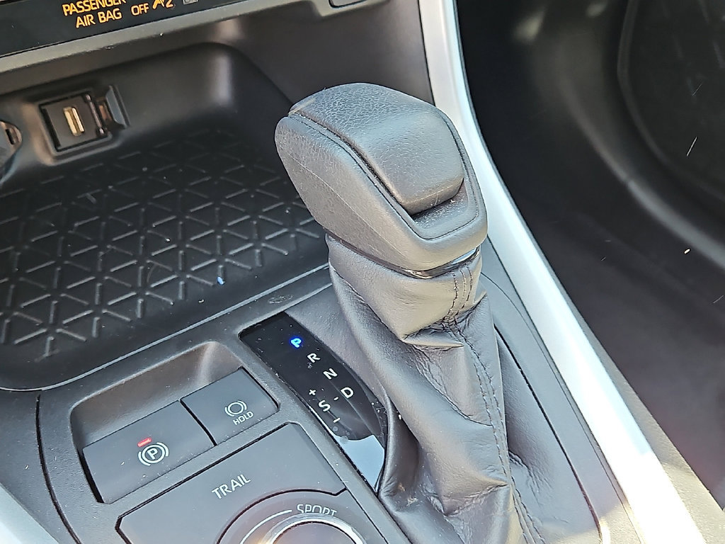 Used 2022 Toyota RAV4 XLE w/ Convenience Package AWD/4WD image 16