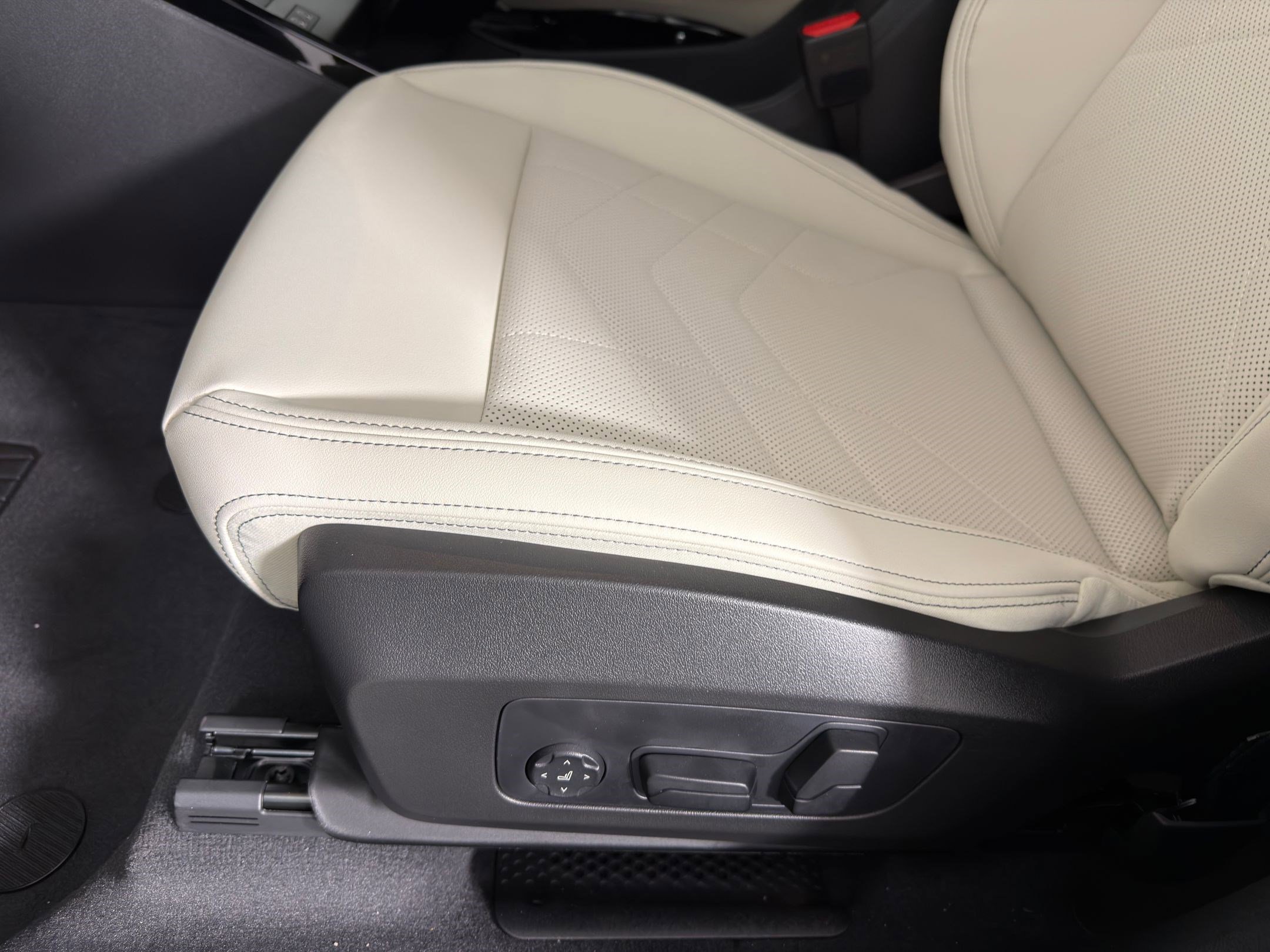 Used 2026 BMW X1 xDrive28i w/ Technology Package image 11