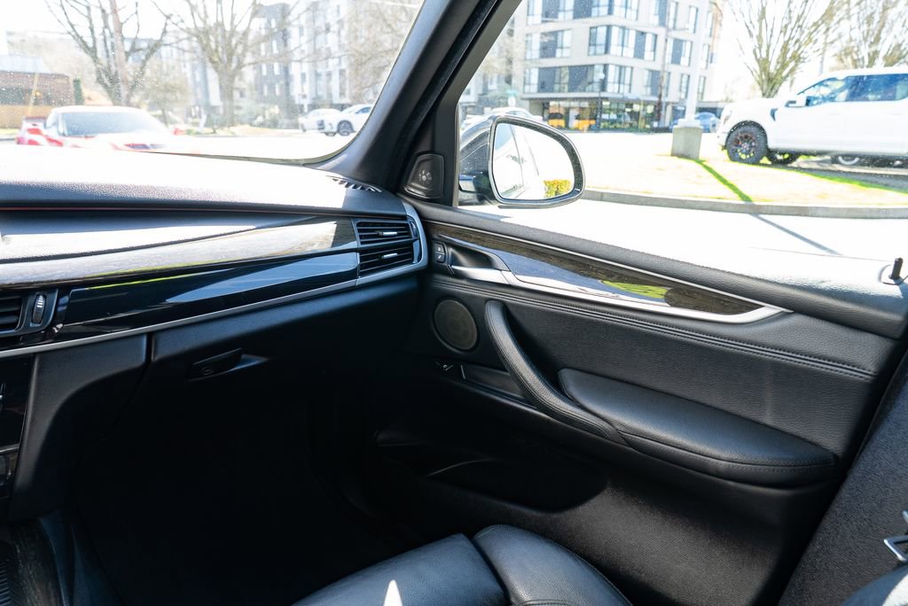 Used 2015 BMW X5 xDrive35d image 11