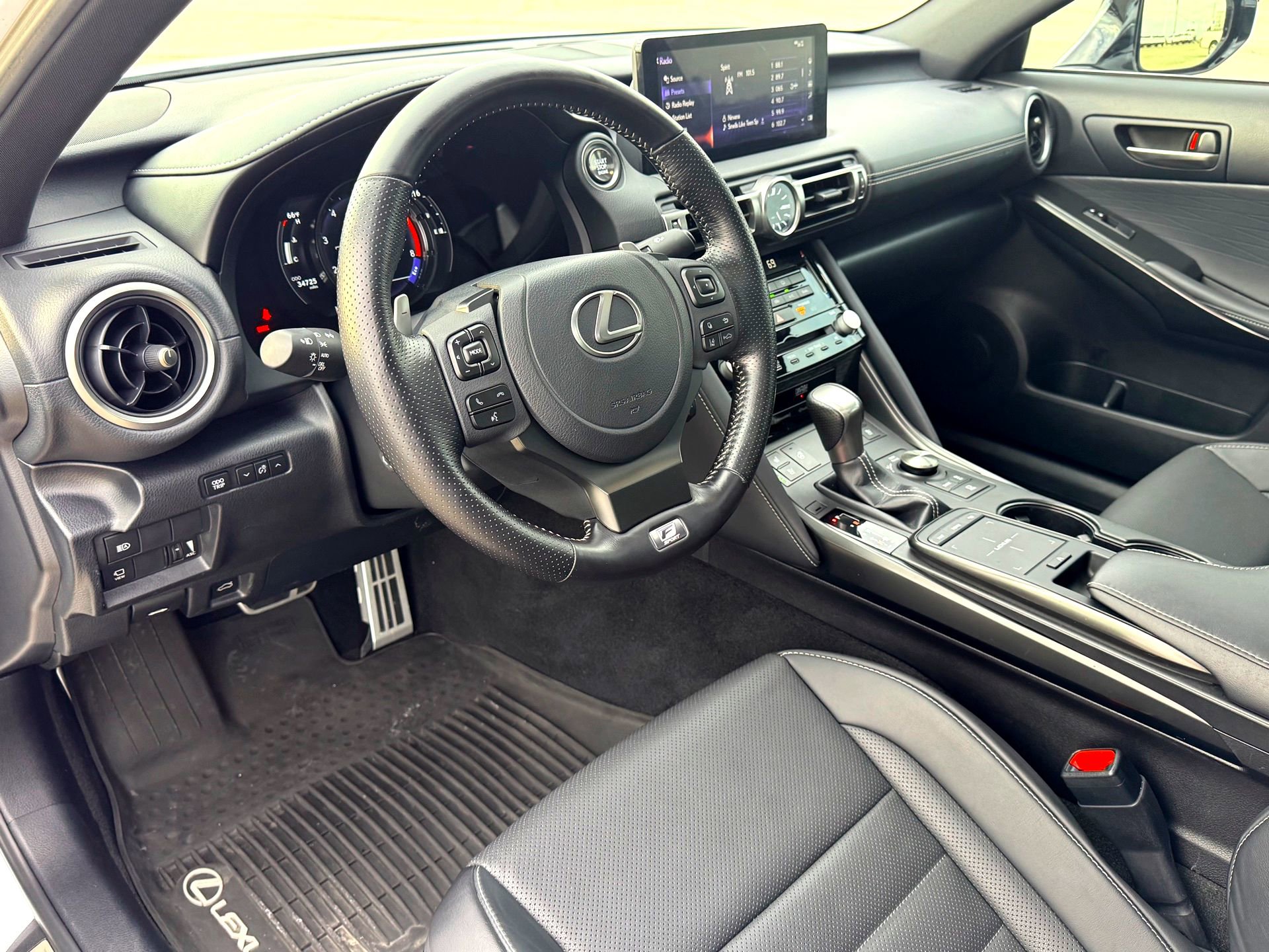 Used 2022 Lexus IS 350 F Sport image 11