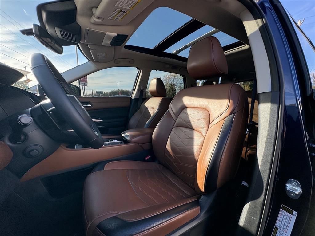 Certified 2024 Nissan Pathfinder Platinum image 18