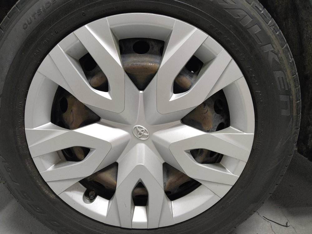 Used 2021 Toyota C-HR LE FWD image 31