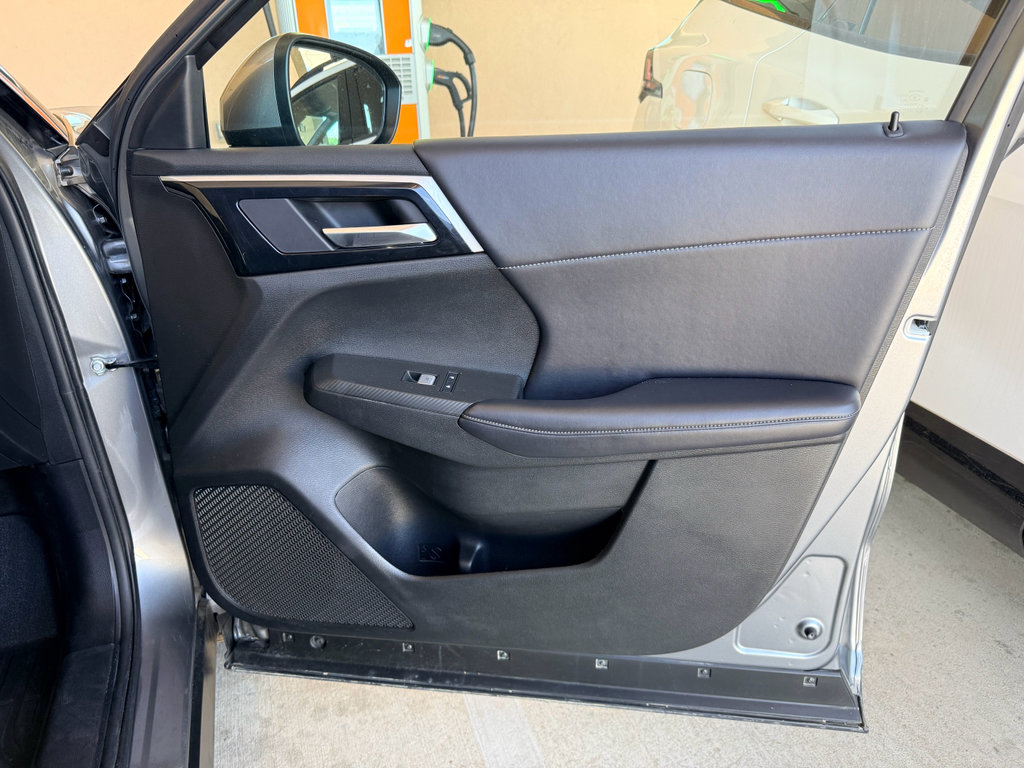 Used 2024 Mitsubishi Outlander SE AWD/4WD image 11