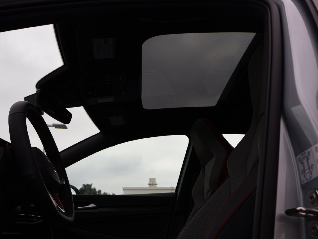 New 2026 Volkswagen GTI SE FWD image 33