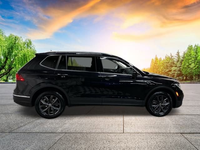 Certified 2022 Volkswagen Tiguan SE image 3