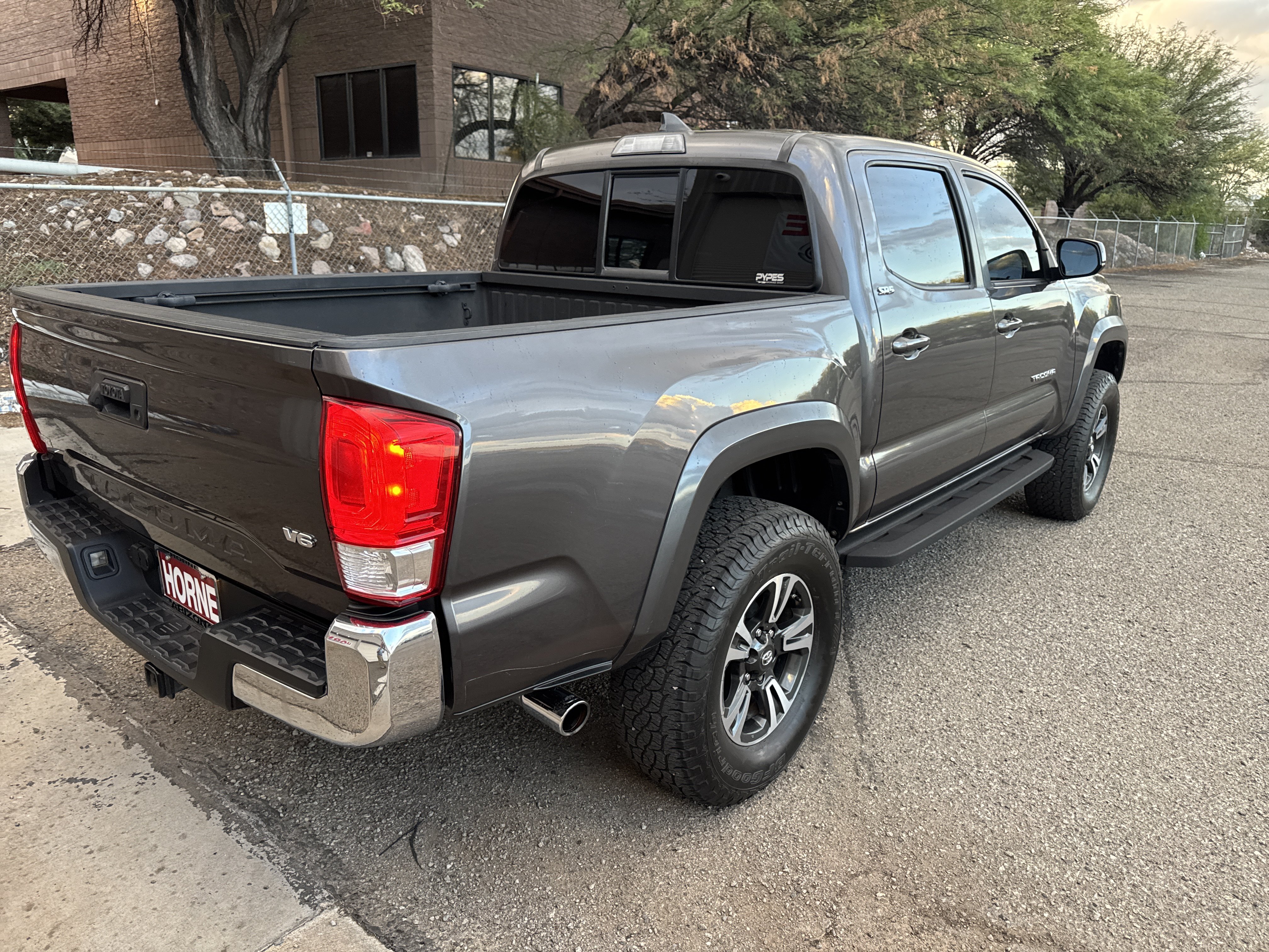 Used 2016 Toyota Tacoma SR5 w/ SR5 Appearance Package (SN) RWD image 7