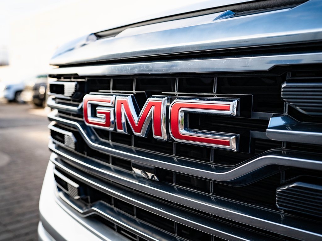 Used 2022 GMC Sierra 1500 AT4 w/ AT4 Premium Package image 3