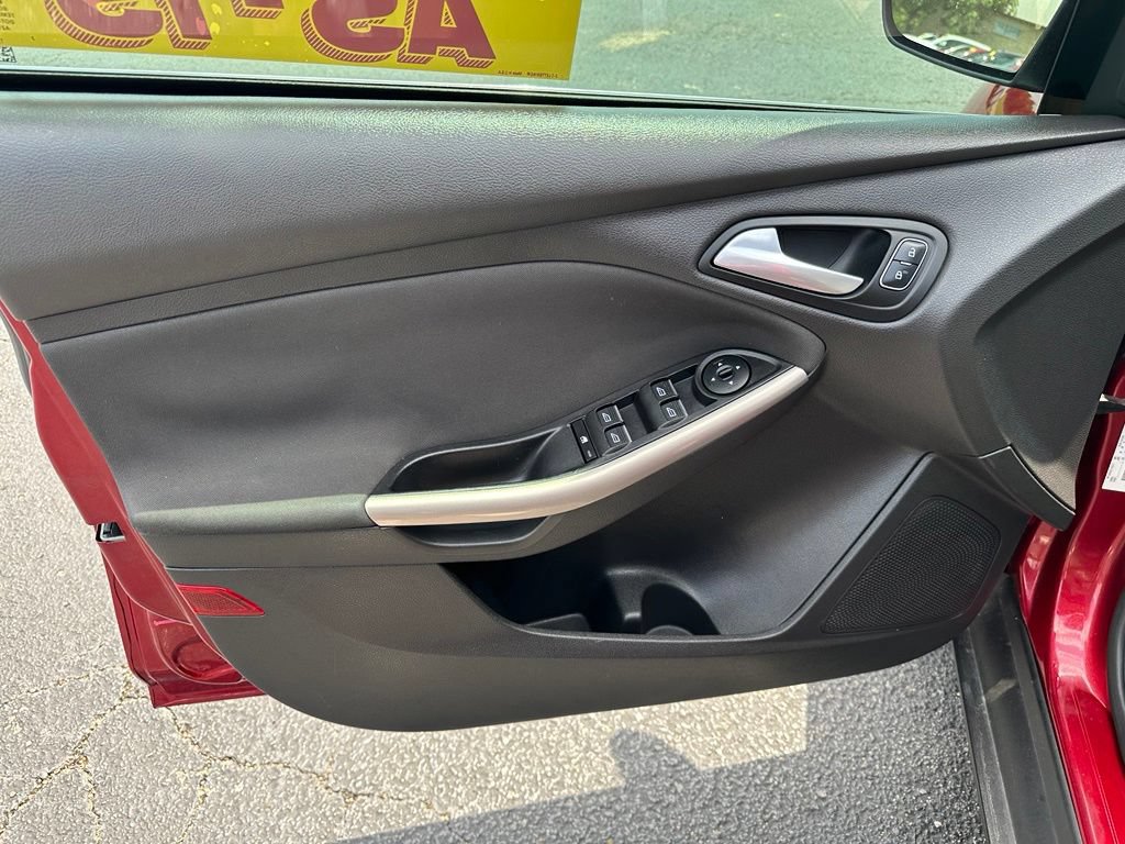 Used 2017 Ford Focus Titanium FWD image 12