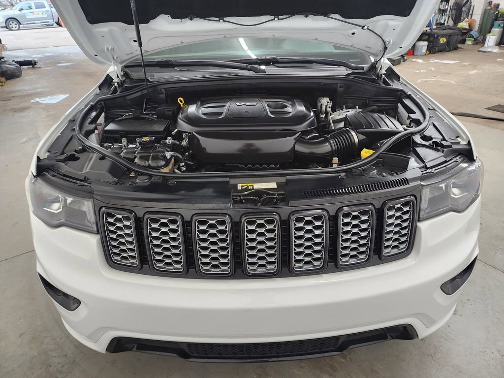 Used 2019 Jeep Grand Cherokee Altitude image 34