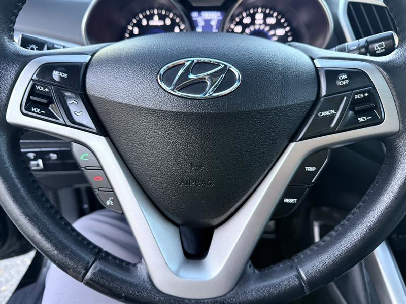 Used 2013 Hyundai Veloster w/ Style Pkg image 28