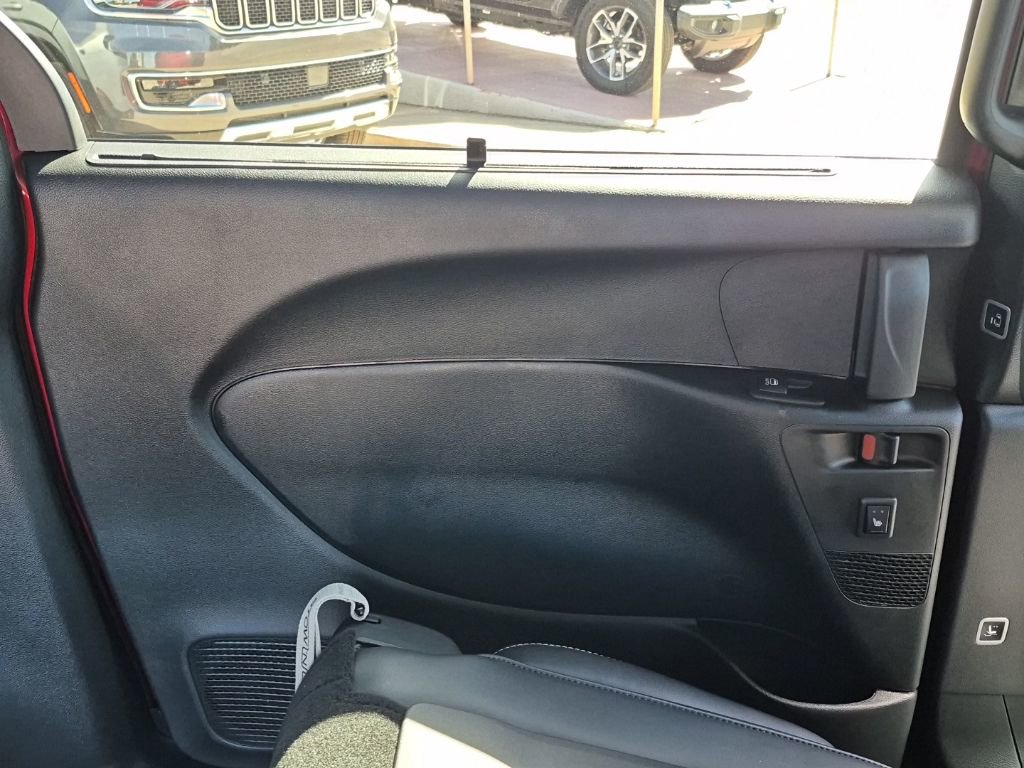 New 2025 Chrysler Pacifica Limited w/ Trailer Tow Group FWD image 20