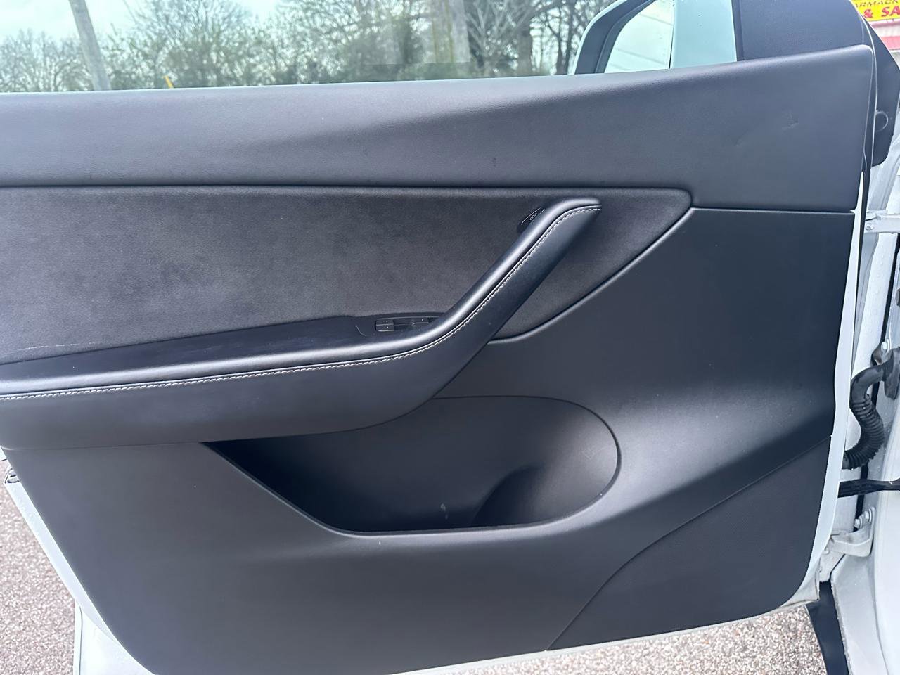 Used 2022 Tesla Model Y Long Range image 12