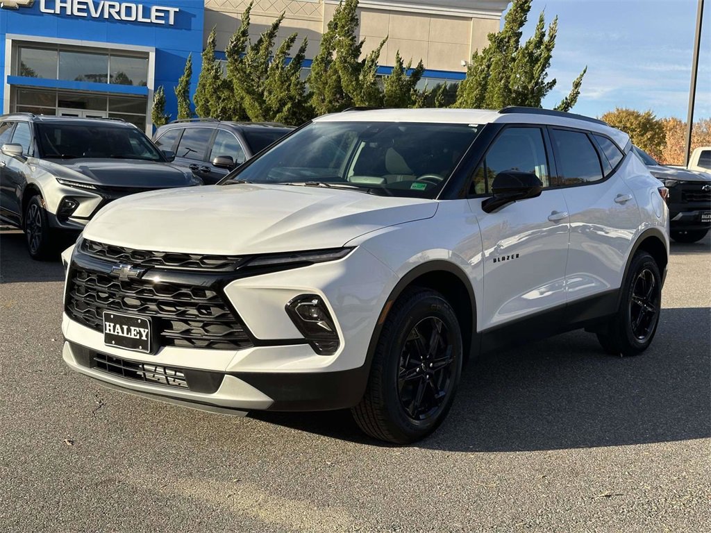 New 2025 Chevrolet Blazer LT w/ Midnight/Sport Edition image 23