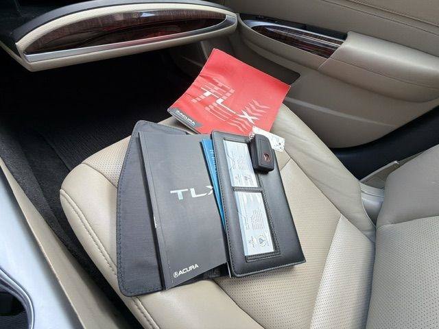 Used 2018 Acura TLX w/ Technology Package FWD image 17