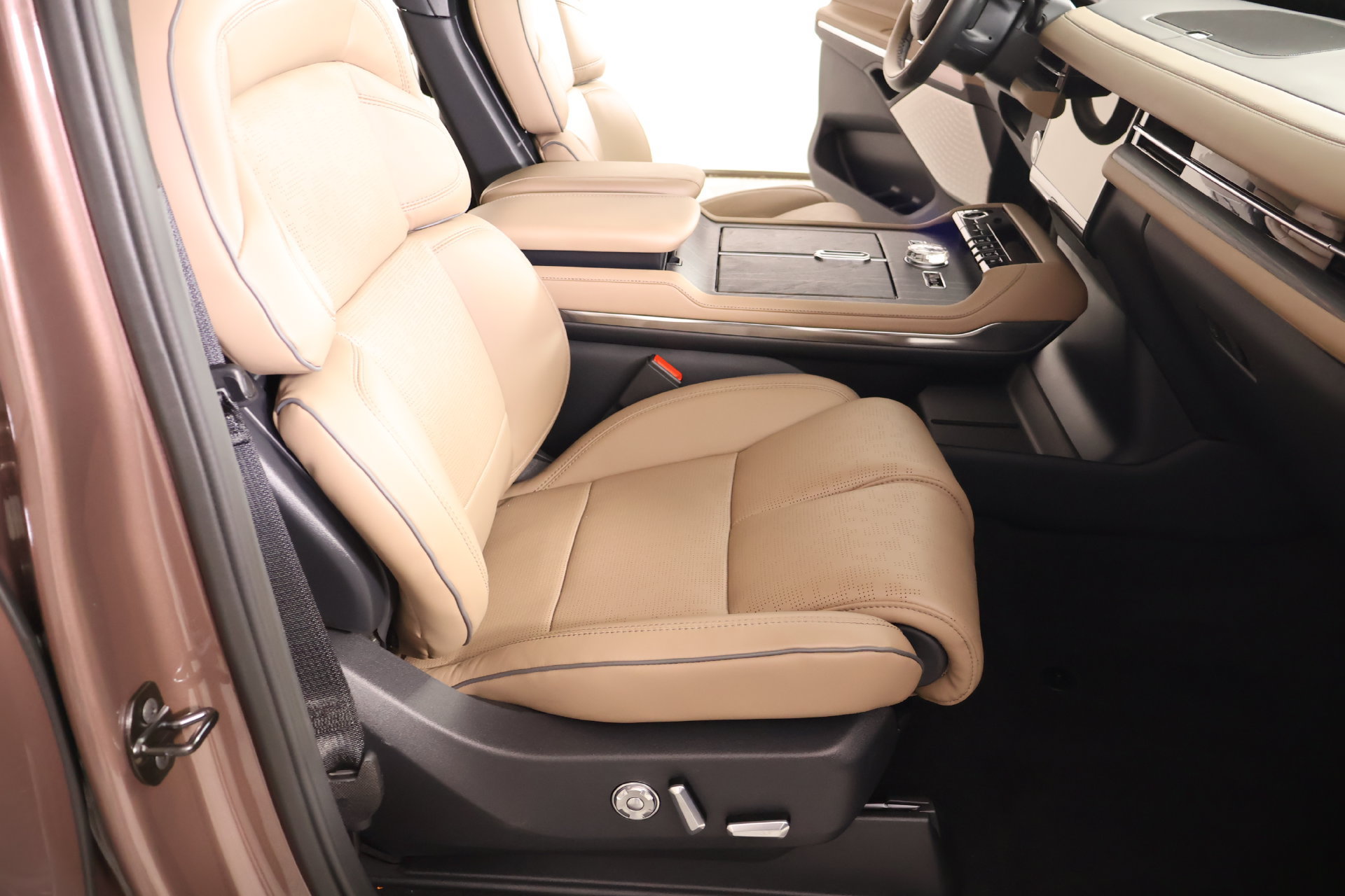 New 2027 Lincoln Navigator L Black Label AWD/4WD image 15