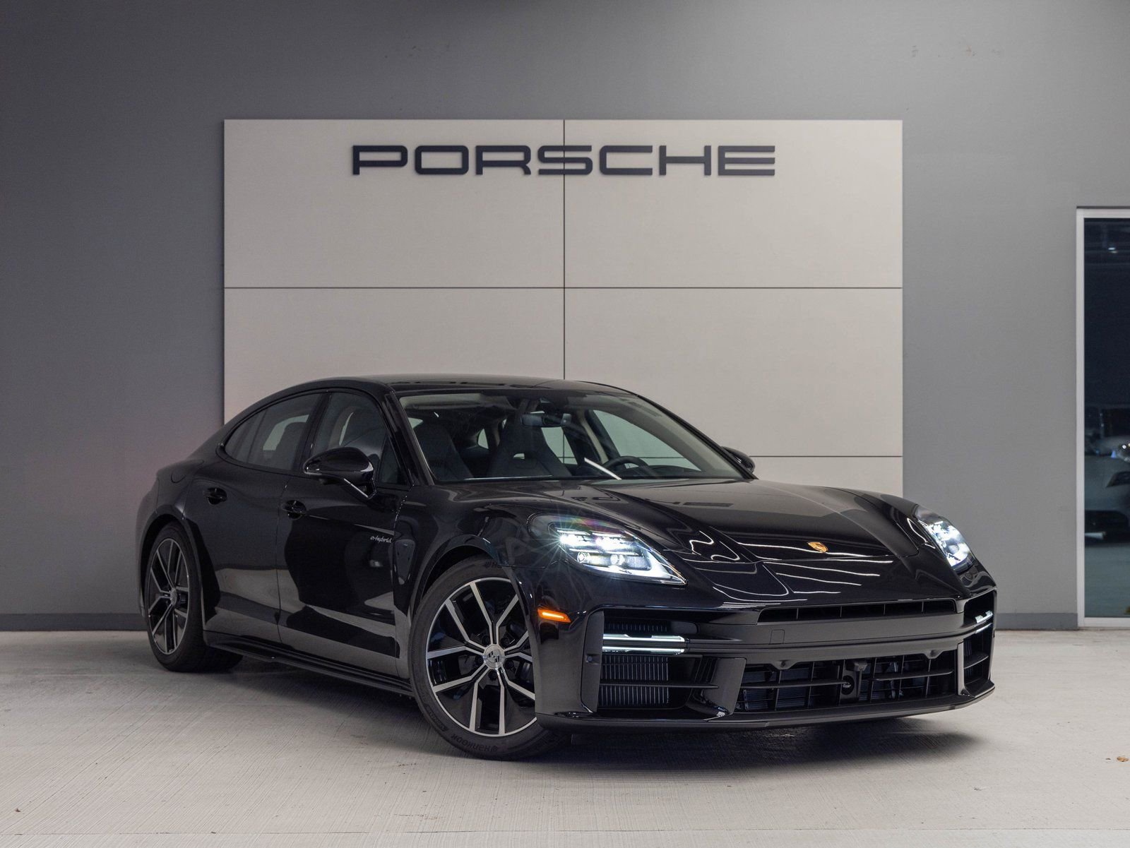 New 2026 Porsche Panamera 4 image 9