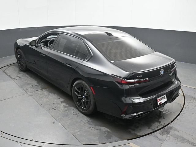 Used 2023 BMW 760i xDrive w/ Executive Package AWD/4WD image 30