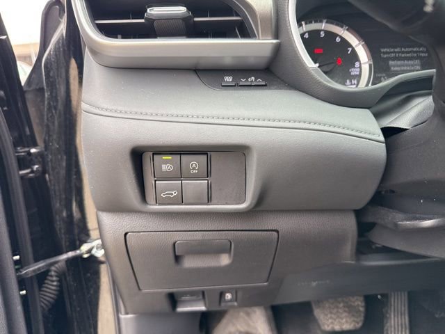 Used 2025 Toyota Highlander XLE AWD/4WD image 24